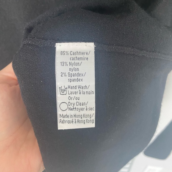 Holt Renfrew Black Pullover Sweater Large - Picture 6 of 7